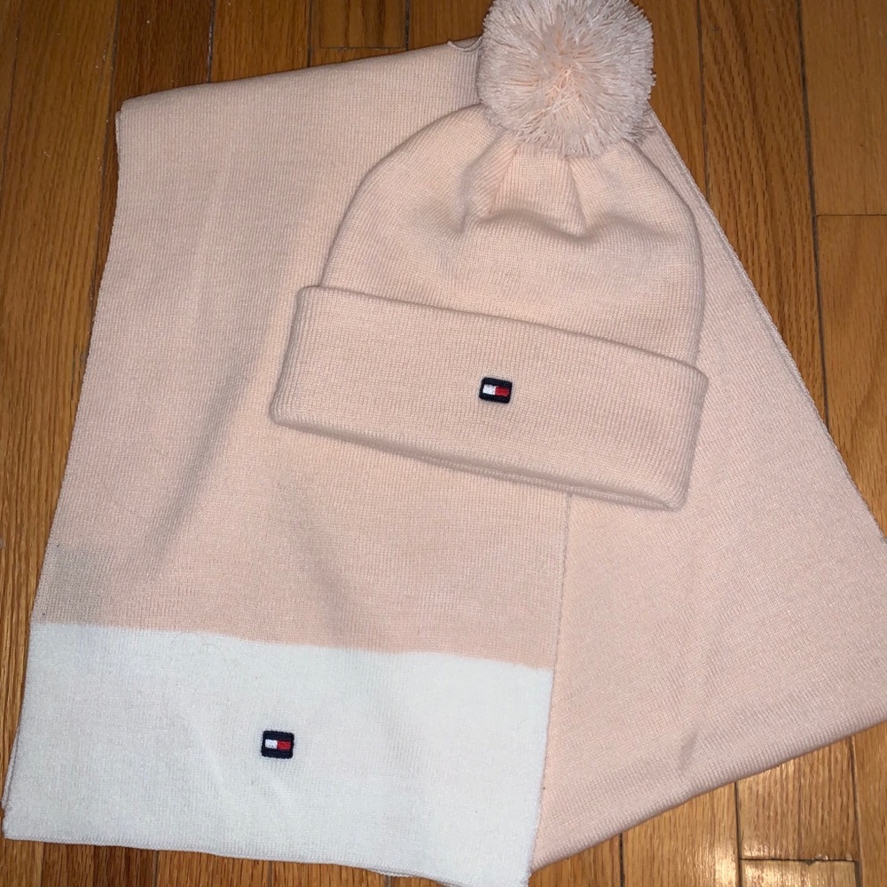 Tommy Hilfiger scarf and hat set